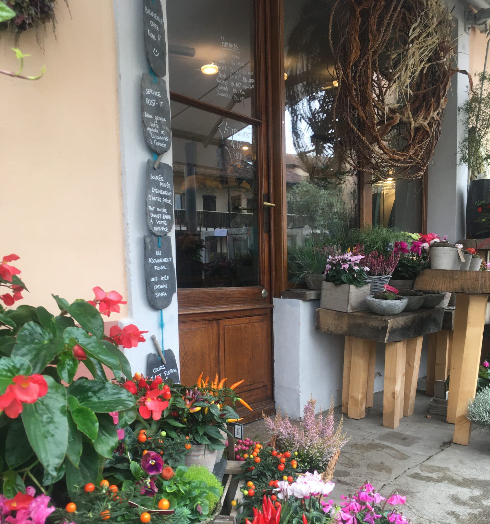 Présentation boutique de fleurs à Mies Chloé Savary