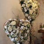 composition florale en forme de coeur dernier hommage galerie des créations florales