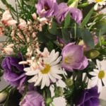 bouquet de fleurs modulable bouquet de printemps violines achat en ligne de fleurs